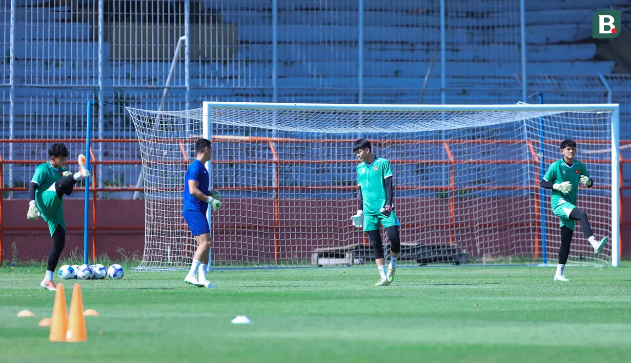 Namun demikian, tim berjulukan The Golden Star itu tetap melahap sesi latihan dengan serius. (Bola.com/M Iqbal Ichsan)