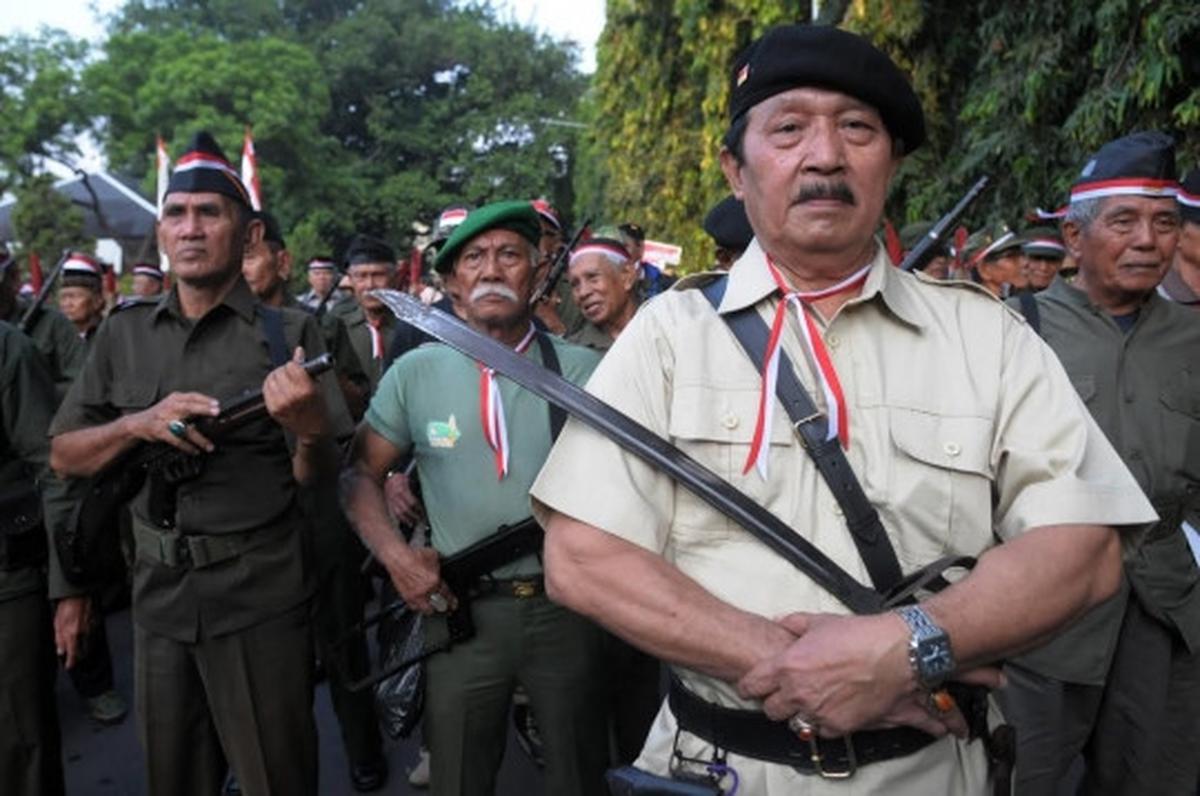 Semarak pawai Hari Veteran, bekas pejuang bawa bambu runcing