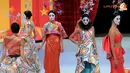 Meski pun terinsipirasi dari sosok badut yang jenaka, rancangan Seba tetap terlihat elegan dan glamour. (Liputan6.com/Faisal R Syam)