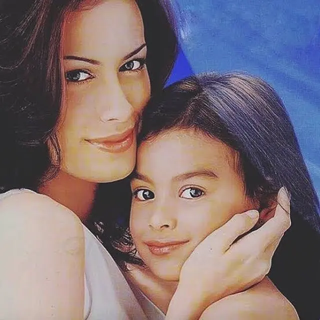 6 Potret Masa Kecil Eva Celia, Bikin Pangling