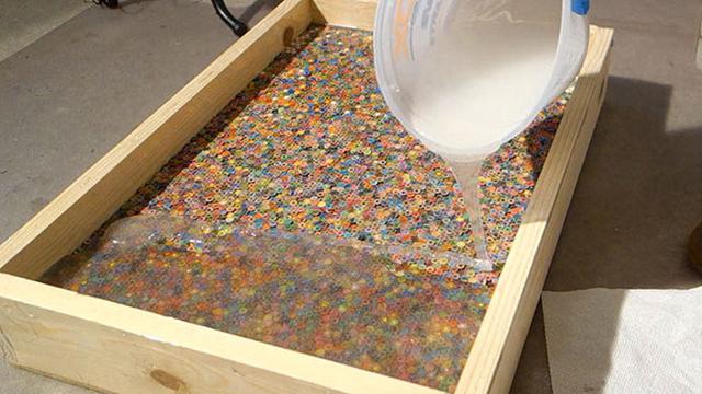 gitar dari 1200 pensil warna (foto: Bored Panda)