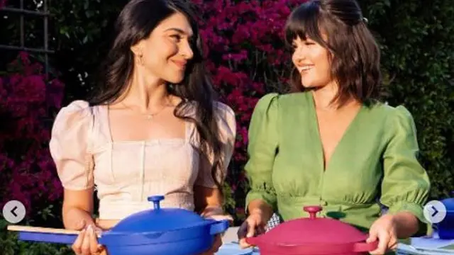 Selena Gomez Rilis Alat Masak Kekinian, Terinspirasi dari Lipstik Favoritnya.