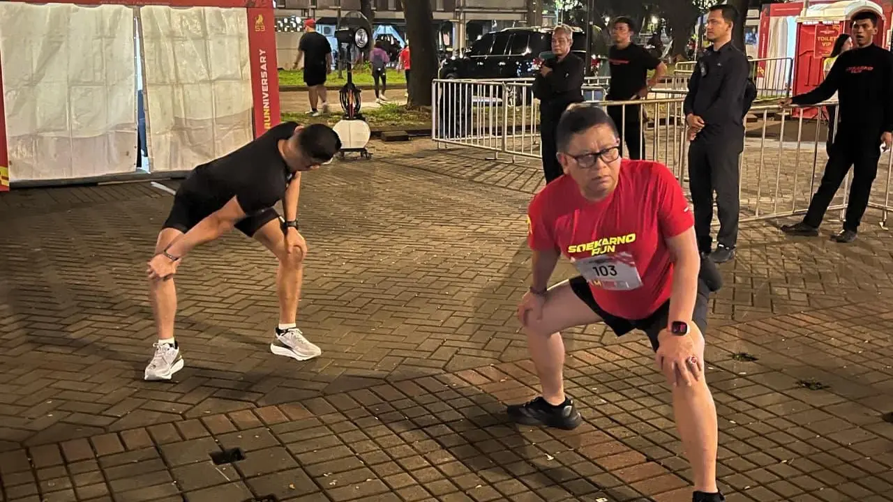 Sekretaris Jenderal PDI Perjuangan (PDIP), Hasto Kristiyanto, mengikuti sesi pemanasan menjelang pelaksanaan Soekarno Run 2026 di kawasan Parkir Timur Senayan, Gelora Bung Karno, Jakarta (Istimewa)