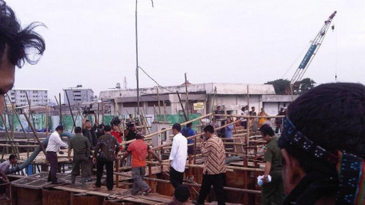 Waduk Pluit dijarah warga
