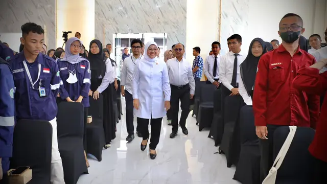 Menaker Ida Fauziyah Berikan Kuliah Perdana Polteknaker Tahun Akademik 2023/2024