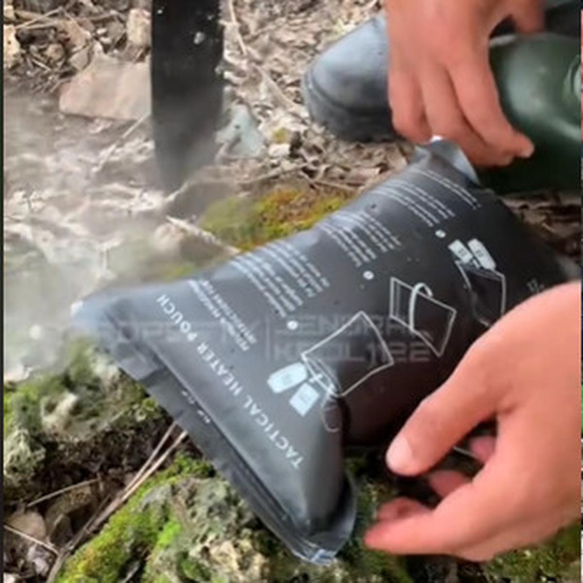 Lagi Jelajah Hutan, Anggota TNI AD Ini Unik Cara Merebus Talas Tidak Pakai Api