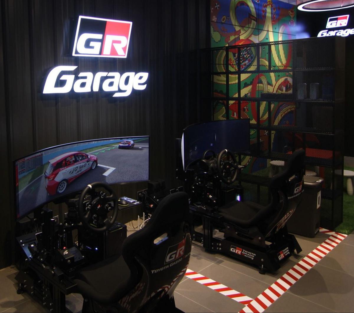 Lantai 2 GR Garage sebagai area lifestyle racing. Di lantai ini terdapat berbagai fasilitas bagi motorsport enthusiast untuk berkumpul seperti café dan lounge, serta race simulator.&nbsp;