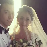 Stefan William Peluk dan Cium Mesra Celine Evangelista Saat Resepsi 