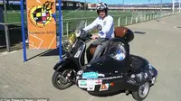 (Belum) Supporter Timnas Inggris melakukan petualangan ke Brazil dengan mengendarai motor sekaligus mengumpulkan dana amal untuk UNICEF.