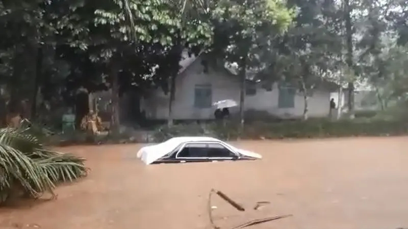 Banjir bandang menerjang Desa Pandansari, Kecamatan Ajibarang, Banyumas, Jawa Tengah. (Foto: Liputan6.com/tangkapan layar video)