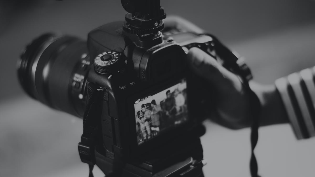Meresahkan, Fotografer Asing Kerja di Indonesia Bermodal Vis