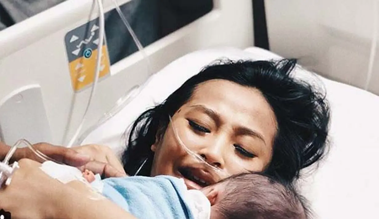 Rinni dan Jevin pun juga sudah membuatkan akun instagram untuk bayi laki-laki yang bernama Nord Kiano Julian. Hal ini juga lah yang menjadi bukti bahwa sebagai ibu, Rinni sangat menyambut kedatangan jagoan kecilnya. (Instagram/rinni_w)