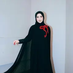Biasa tampil di layar kaca, Irish Bella coba peran baru sebagai executive producer untuk sebuah film [@_irishbella_]