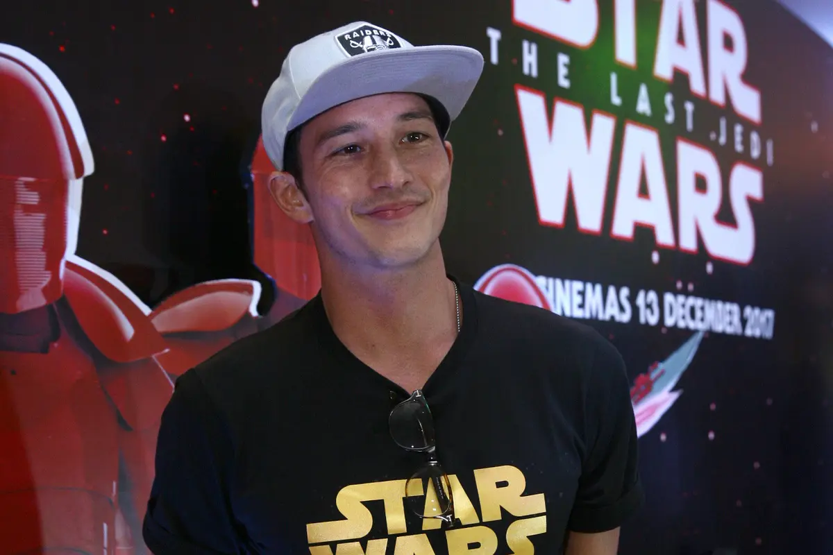 [Bintang] Mike Lewis