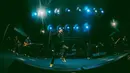 Aksi panggung Rizky Febian saat menghibur penonton pada konser Acara Grand Opening SPARK, Samarinda, Sabtu (2/7/2022) malam.  Kekasih Mahalini Raharja itu tampil mengenakan sweater hitam dan celana sobek-sobek. (Instagram/rizkyfbian)