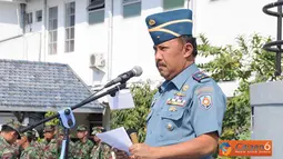Citizen6, Surabaya: Penutupan pendidikan dan penyematan Brever Pendidikan Pasukan Katak angkatan ke-35 tersebut, dipimpin Dankodikopsla Laksma TNI Yayat Achmad Hadirat. (Pengirim: Penkobangdikal).