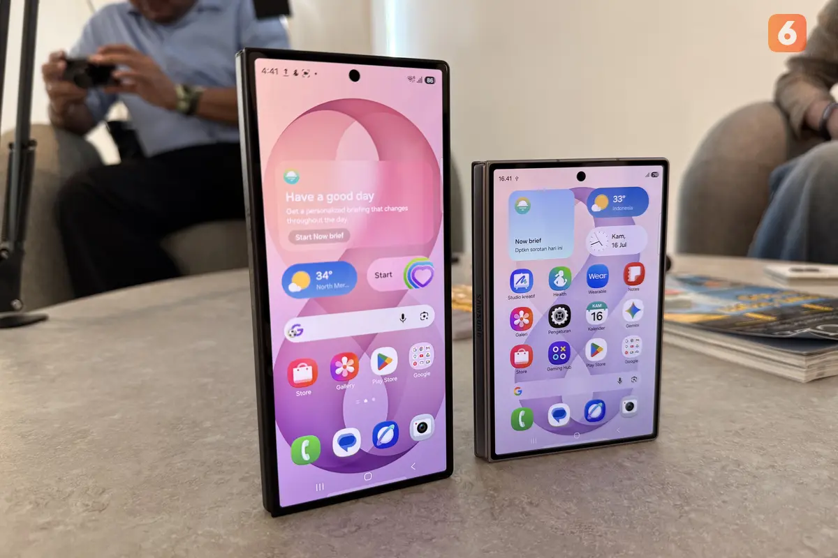 Samsung Galaxy Z Fold8 dan Galaxy Z Fold8 Ultra. Liputan6.com/Iskandar