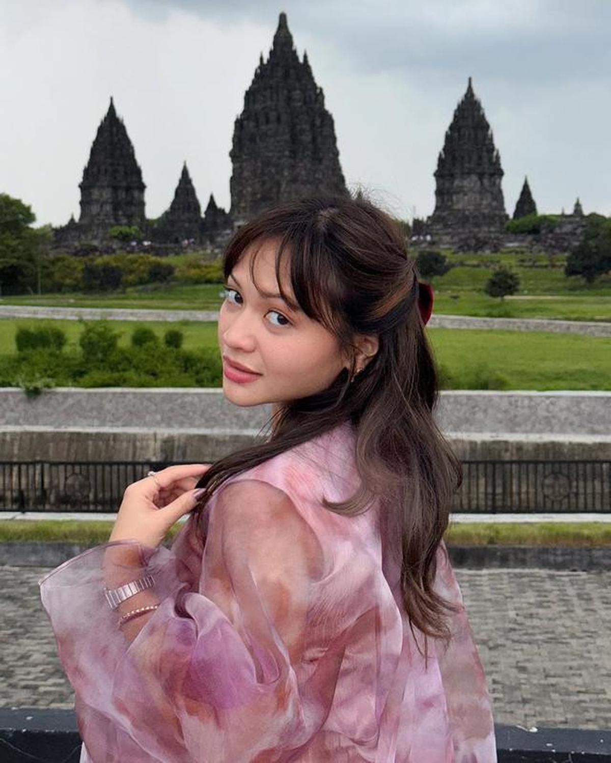 15 Artis Wanita Populer Ini Ternyata Lulusan UI, Cantik dan Pintar Sekaligus