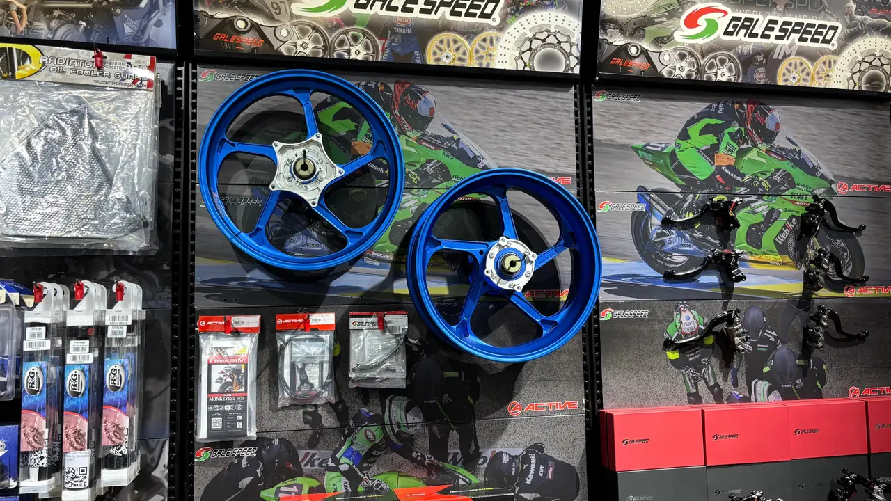 One3 Motoshop Bawa Merek Premium Peningkat Performa Motor asal Jepang (Arief a/Liputan6.com)