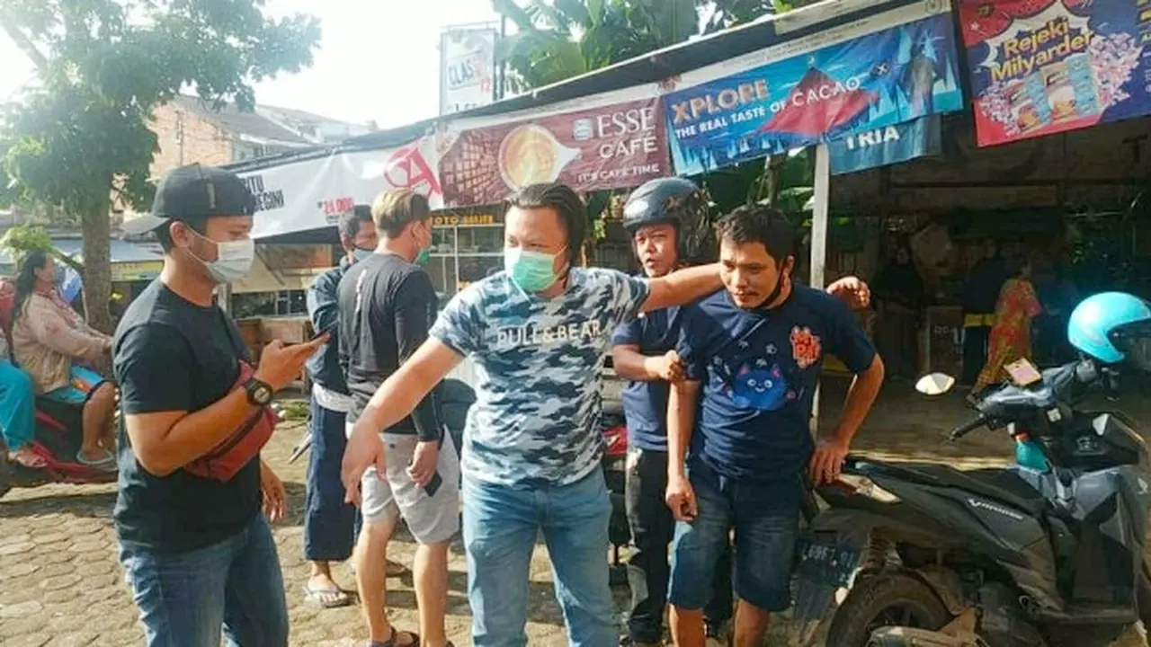 Pelaku penipuan masuk polisi yang ditangkap Polda Riau di Jambi.