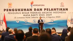 Anindya Bakrie saat menyampaikan pidato setelah dilantik menjadi Ketua Umum Federasi Akuatik Indonesia yang digelar di Hote JS Luwansa, bilangan Kuningan, Jakarta Selatan pada Senin (4/8/2025) sore WIB.