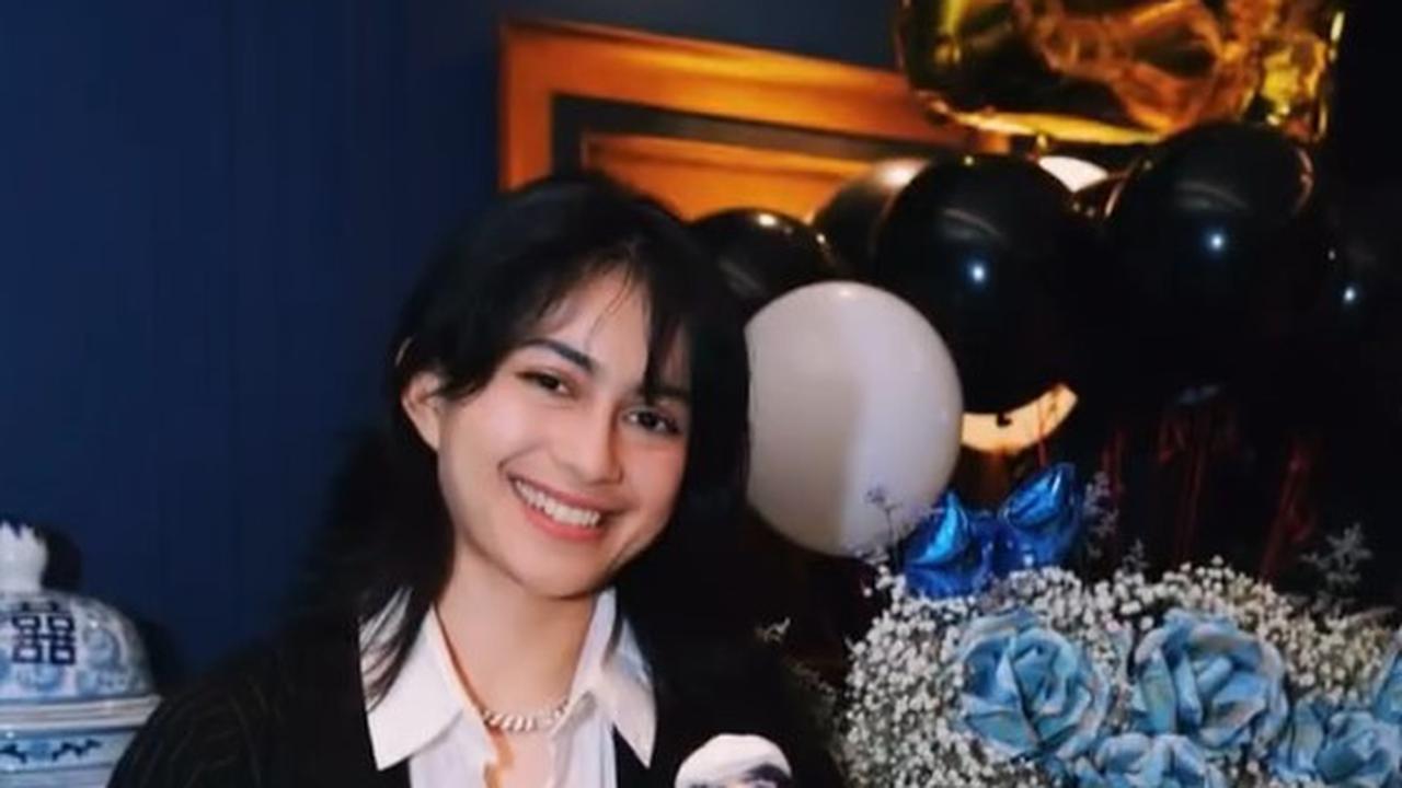 9 Potret Ummi Pipik Beri Sintya Marisca Kejutan Ulang Tahun, Lampu Hijau Jadi Mantu Kian Terang