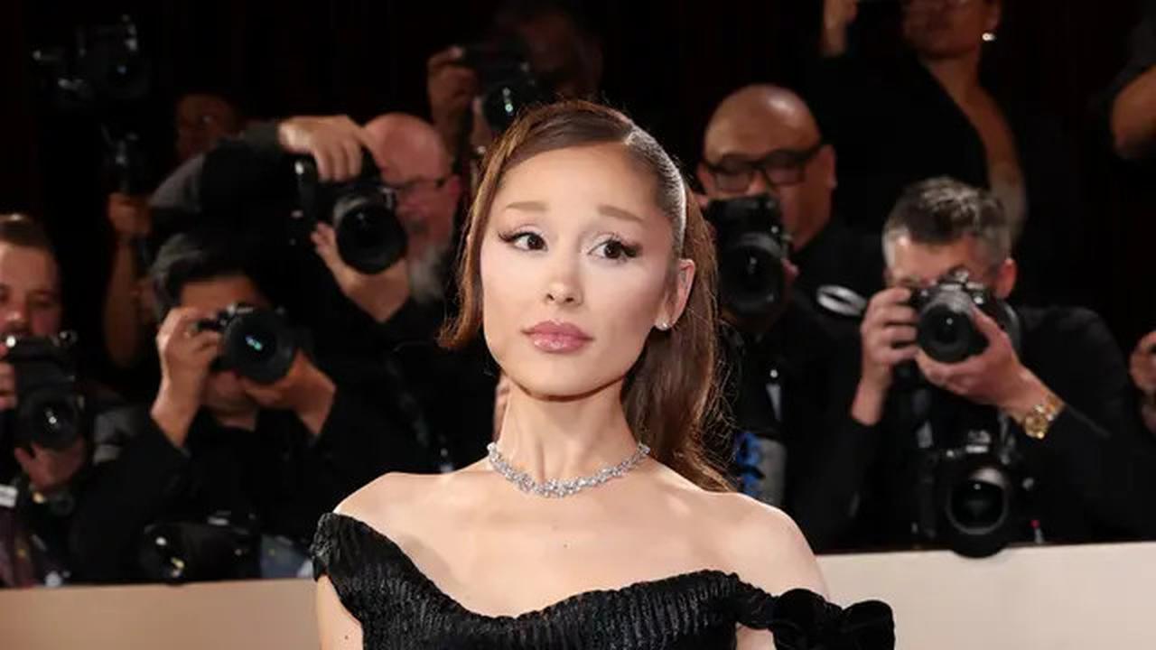 Ariana Grande Dikabarkan Putus Dari Ethan Slater, Berbulan-bulan Dirahasiakan
