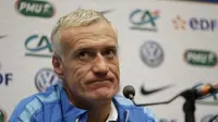 Didier Deschamps salut dengan ketabahan hati Lassana Diarra. (Reuters / Henry Browne)