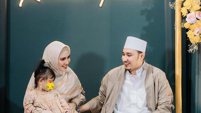 6 Momen Kartika Putri Gelar 4 Bulanan Anak Kedua, Dihadiri Para Artis