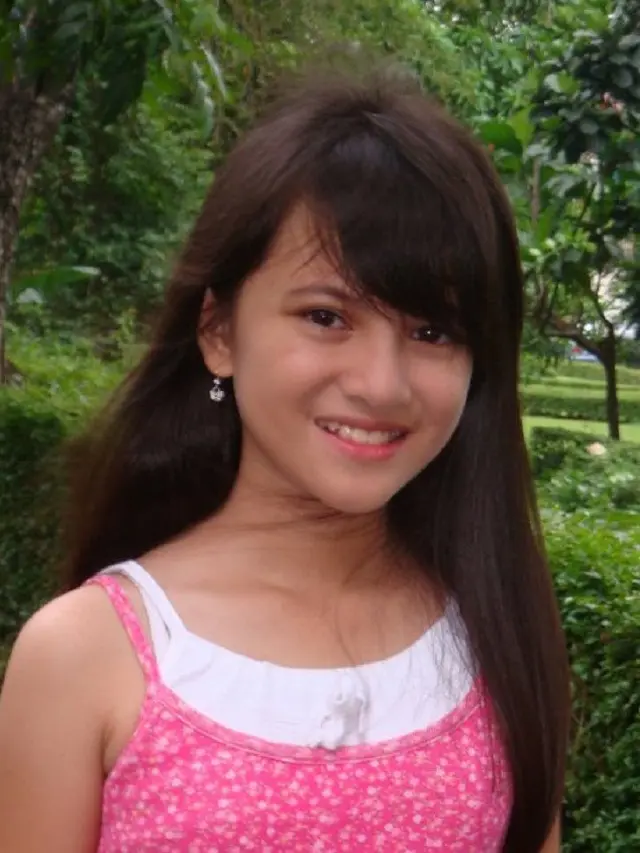 [Bintang] Dulu dan Kini: Selalu Tampil Cute, Dandanan Simpel Marsha Aruan Ini Super Fresh