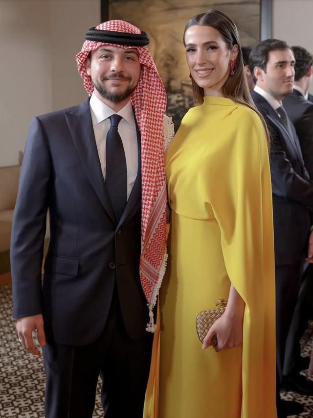 Putra Mahkota Yordania, Pangeran Hussein dan arsitek asal Saudi, Rajwa Khaled Al-Saif melangsungkan pernikahan di Istana Zahran pada Kamis (1/6/2023). (Twitter/@Tatlermagazine)