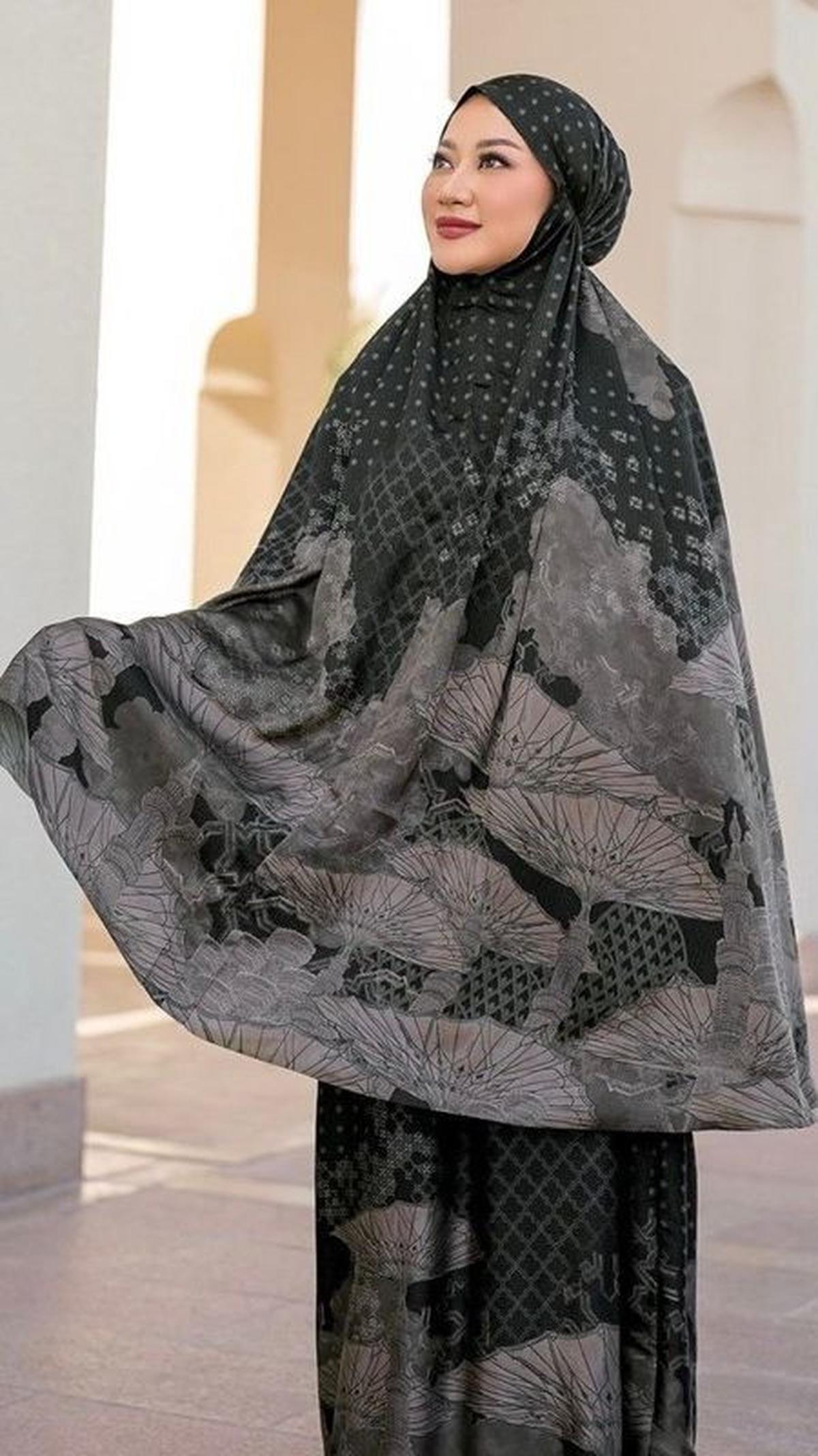 5. Medina 2 Prayer Robe: Keindahan Tanah Suci
