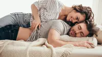 Ilustrasi hubungan seks - foreplay - pasangan bahagia (iStockphoto)
