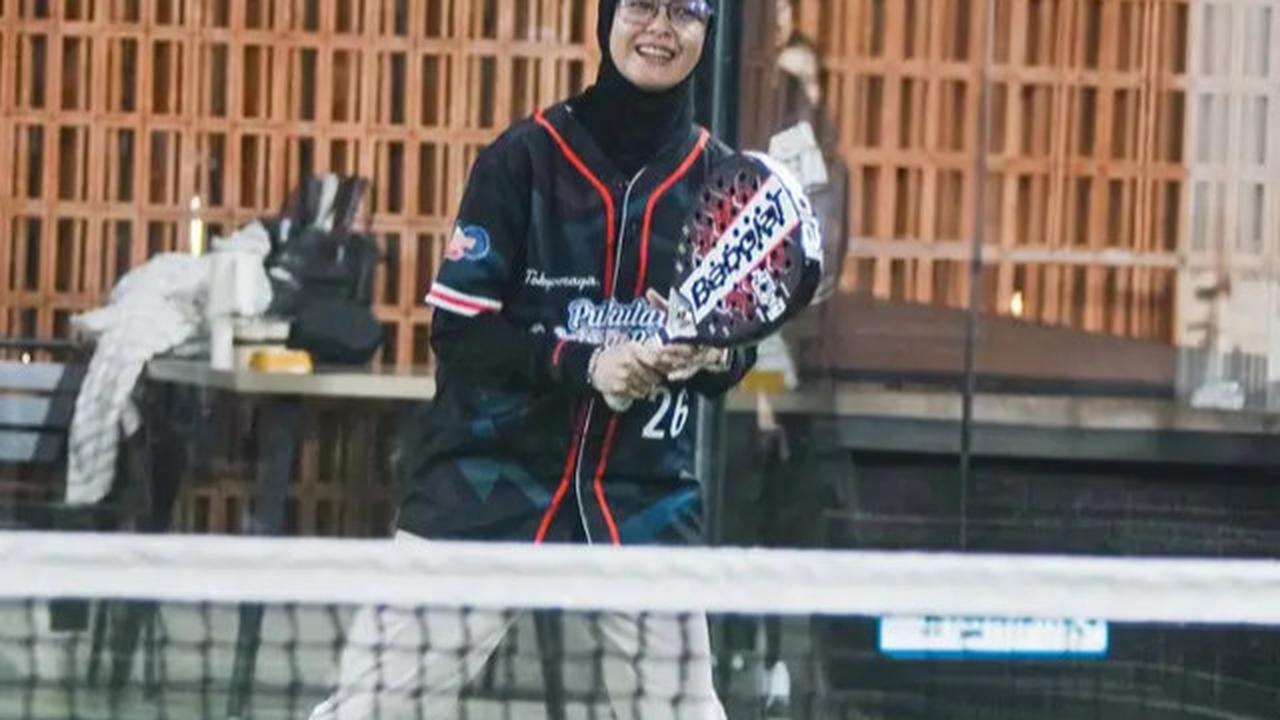 9 Inspirasi Hijaber Modern 40 Tahun Revalina S Temat, Effortless tapi Elegan