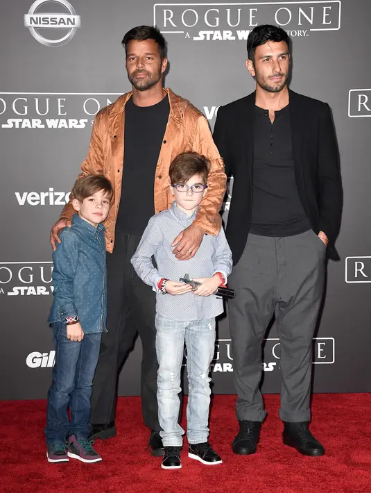 Mereka pun bertunangan pada bulan November di tahun 2016 lalu. (FRAZER HARRISON / GETTY IMAGES NORTH AMERICA / AFP)