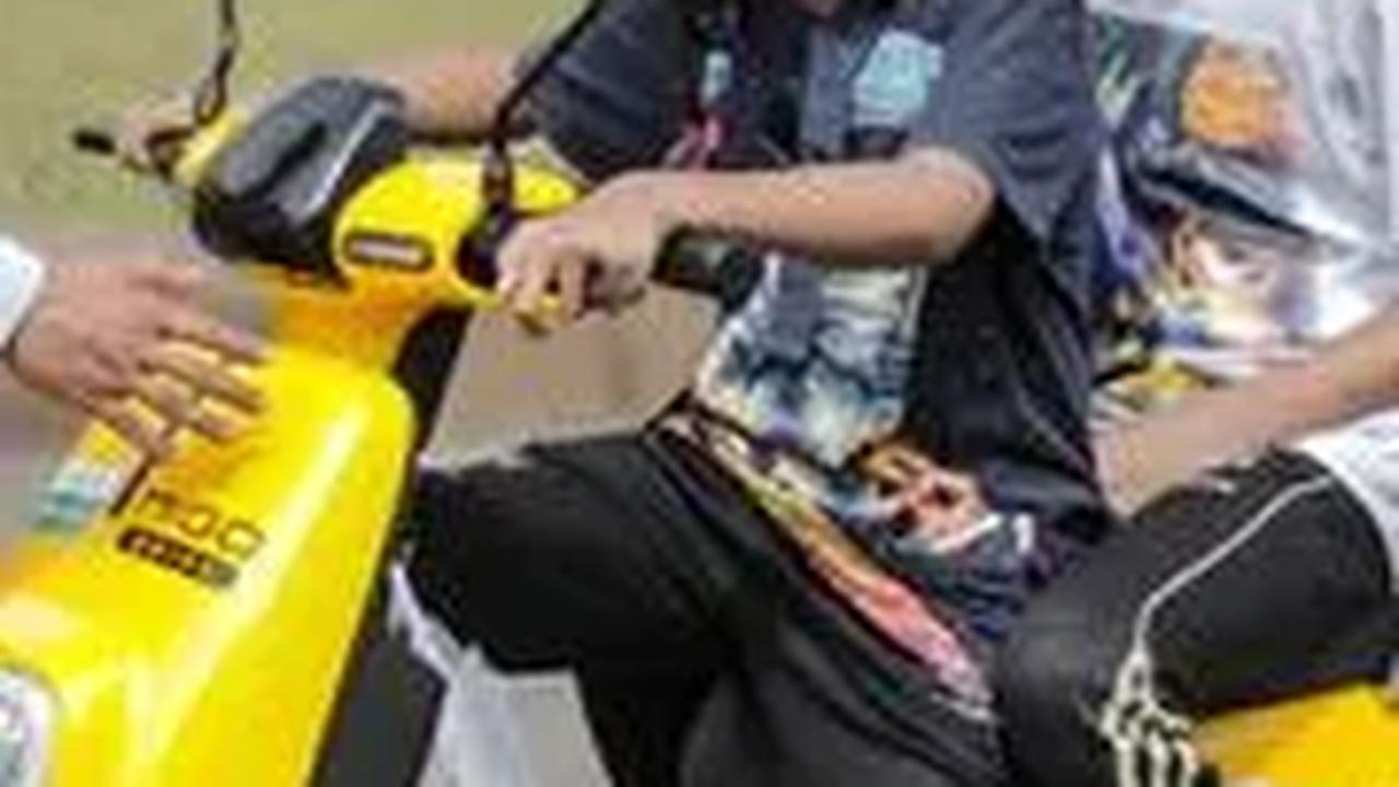"Kebanyakan buat anaknya sekolah yang masih SMP. Takut anaknya ugal-ugalan naik motor," ujarnya.