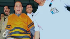 Kepala Biro Administrasi Umum dan Keuangan Universitas Udayana Made Meregawa usai menjalani pemeriksaan di gedung KPK, Jakarta, Selasa (28/07/2015).  (Liputan6.com/Yoppy Renato)