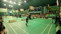 Suasana pertandingan kategori perorangan kelompok usia U-15 di GOR Sudirman Surabaya (istimewa)