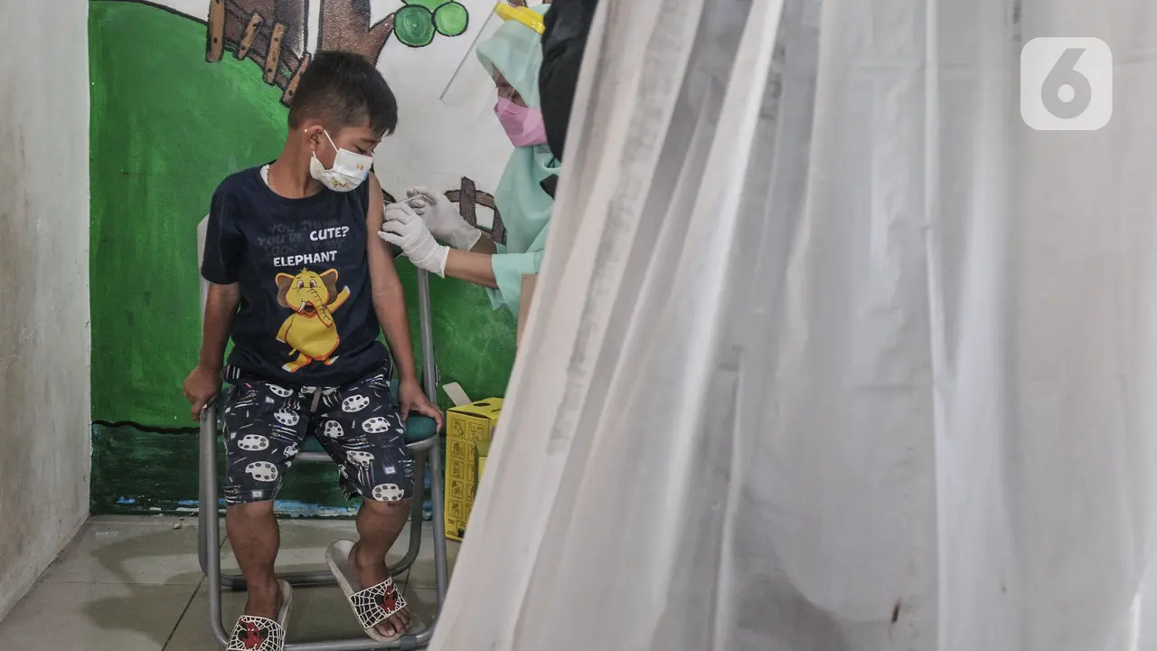 Vaksinasi atau Imunisasi Sampai Anak Berumur 5 Tahun ke Atas Masih Dibutuhkan. Ada 4 Macam Vaksin Booster yang Bisa Diperoleh Anak, yaitu Difteri, Polio, Pertusis, Tetanus (merdeka.com/Iqbal S Nugroho)
