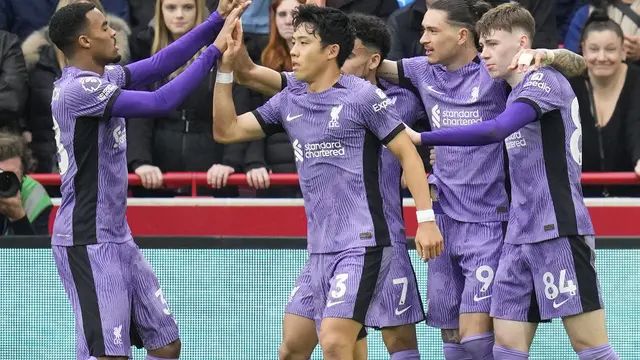 Selebrasi pemain Liverpool ketika hajar Brentford