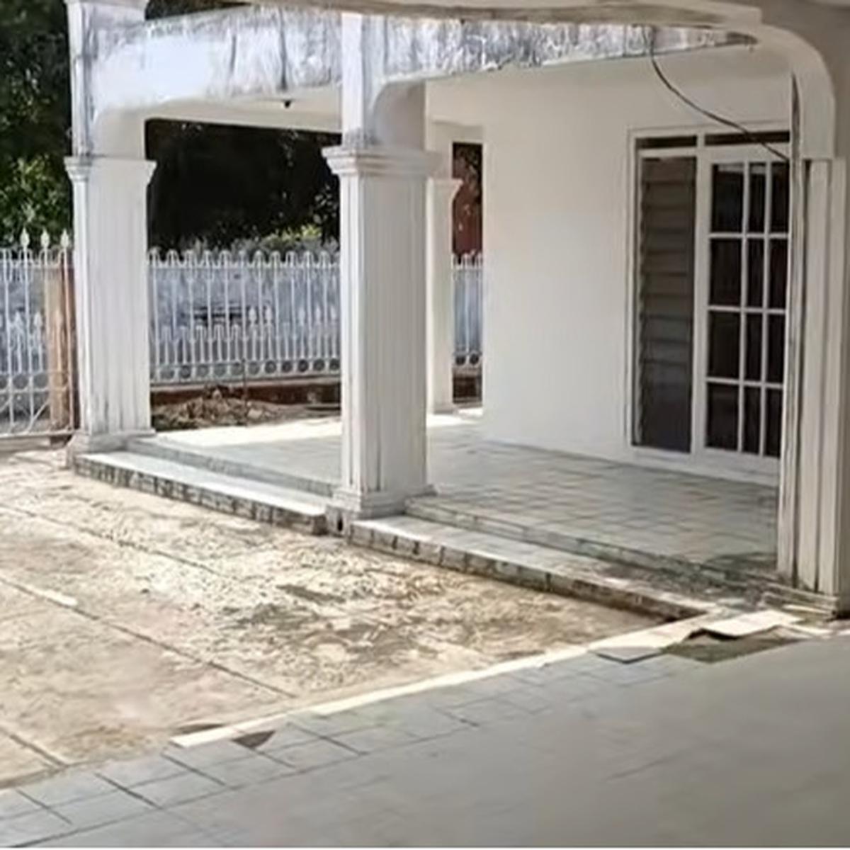 Potret Rumah Mewah Terbengkalai