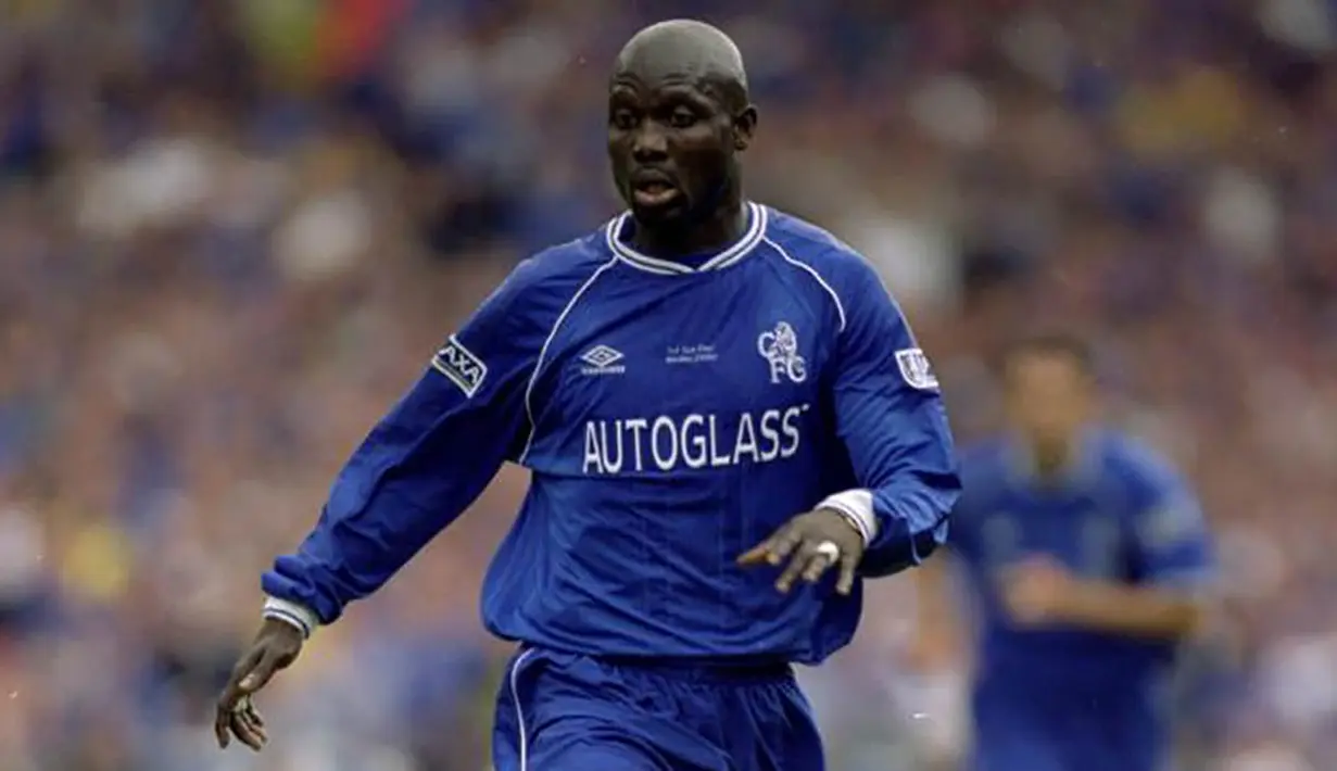 George Weah, legenda AC Milan ini hanya setengah musim membela Chelsea. Pria asal Liberia itu hanya tampil 12 kali dan hanya mampu mencetak tiga buah gol. (www.bleacherreport.com)