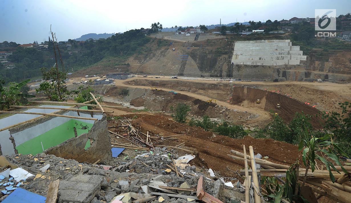 Pemandangan proyek pembangunan Bendungan Ciawi di Desa Gadog, Bogor, Jawa Barat, Kamis (22/08/2019). Bendungan Ciawi dibangun untuk menahan aliran air dari Gunung Gede dan Gunung Pangrango sebelum sampai ke Bendungan Katulampa di Bogor. (Merdeka.com/Arie Basuki)
