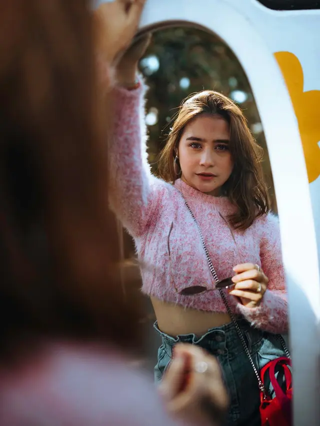 Gaya Prilly Latuconsina Liburan di Los Angeles