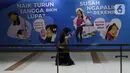 Seorang wanita berjalan di stasiun Mass Rapid Transit (MRT) di Jakarta, Sabtu (21/3/2020). Nantinya, satu kereta MRT dibatasi 60 orang saja atau 360 penumpang per rangkaian. (Liputan6.com/Johan Tallo)