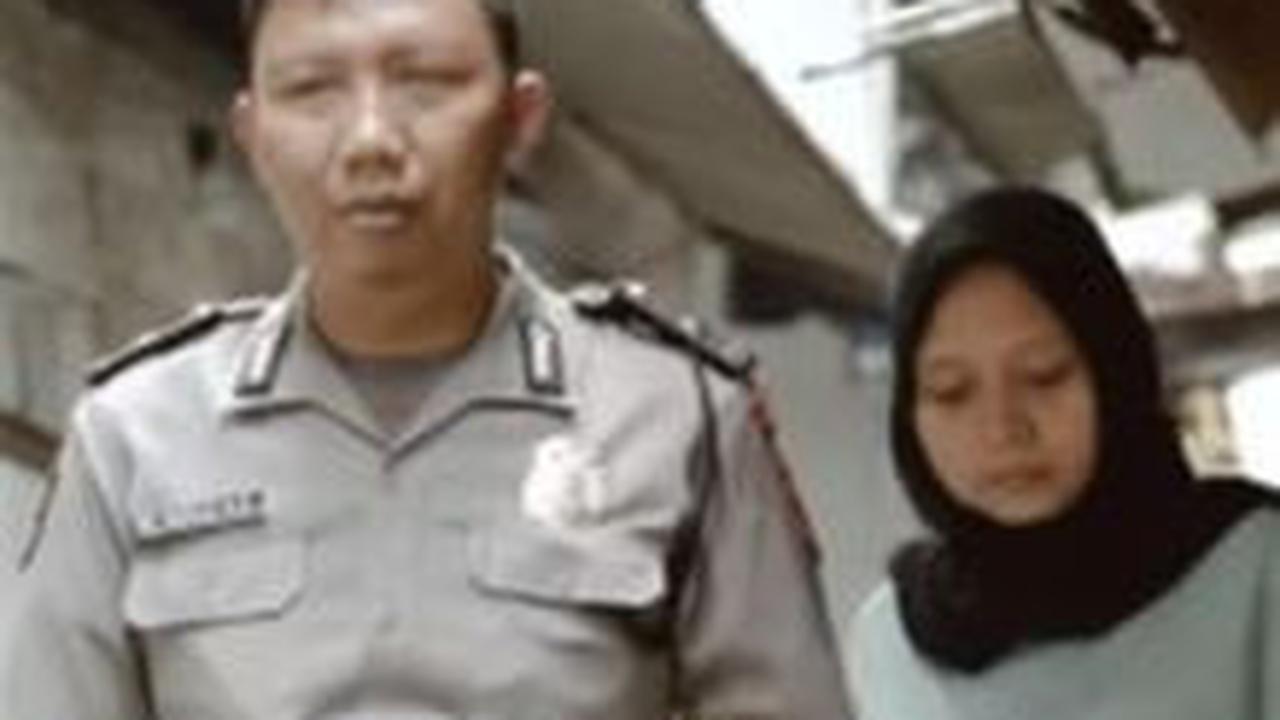 Aipda Rully tetap Semangat Bertugas meski Mata Kiri Buta, Sang Istri jadi Cleaning Service buat Tambahan Penghasilan