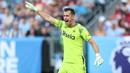 Martin Dubravka yang kini berusia 34 tahun sejatinya langsung mengisi posisi kiper utama saat dipermanenkan Newcastle United dari Sparta Praha pada awal musim 2018/2019 dengan mahar 4 juta euro. Namun posisinya diambil-alih oleh Nick Pope sejak musim 2022/2023 hingga kini. Pada musim ini Martin Dubravka sama sekali belum dimainkan di Liga Inggris. (AFP/Getty Images/Tim Nwachukwu)