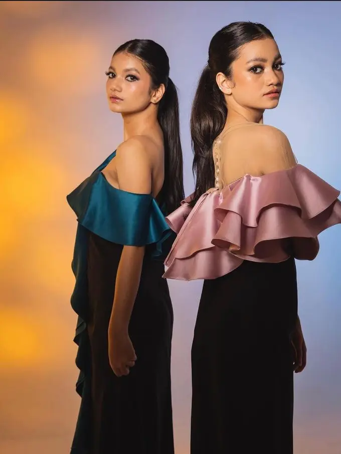 Mirip Bak Kembar, Intip 6 Gaya Pemotretan Ratu Sofya Pemeran ‘Dari Jendela SMP’ dan Adiknya