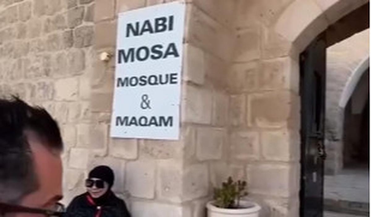 Kini, manusia di zaman ini masih dapat berziarah sekaligus berdoa bagi sosok nabi pilihan Allah SWT itu. Diketahui, makam Nabi Musa yang berada di dalam masjid itu tepatnya berjarak 20 kilometer timur Yerusalem.