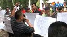Puluhan warga Kabupaten Nias Barat, Sumut, berunjuk rasa menuntut pembatalan hasil ujian penerimaan CPNS karena berbau nepotisme.